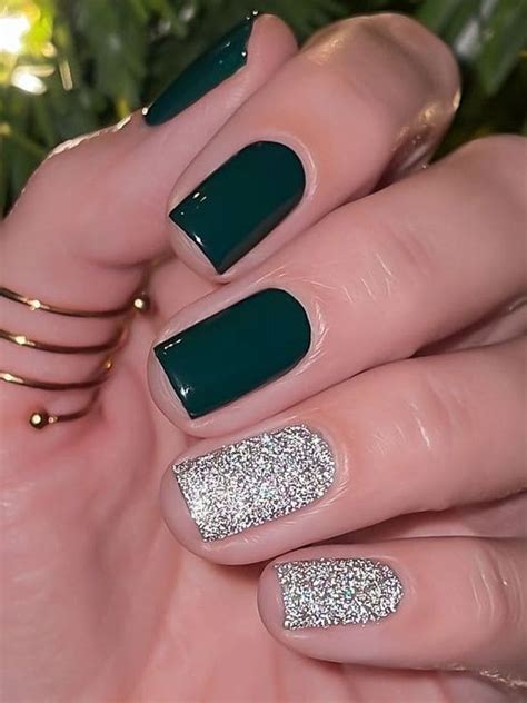 30 Jaw-Dropping Short Christmas Nails To Slay Your Holiday - Beauty, Fashion, Lifestyle and Trending