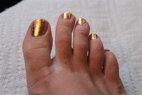 DIY: Gold Leaf Manicure - The Stripe