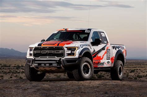 Photo of the Day: 2017 Ford F-150 Raptor Stuns in the Desert! - GTspirit