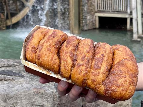 Dollywood’s New Restaurant Has a Cinnamon Bread Like You’ve Never Seen ...