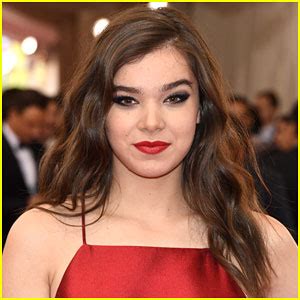 Hailee Steinfeld’s Solo ‘Flashlight’ Video for ‘Pitch Perfect 2′ – Watch Now! | Hailee Steinfeld ...
