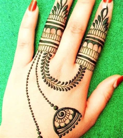 Simple Mehndi Designs for Back Hand