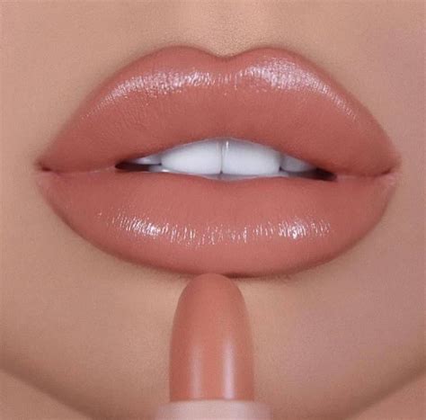 Pin by lara hana on Lips xxxx | Lipstick pictures, How to apply ...