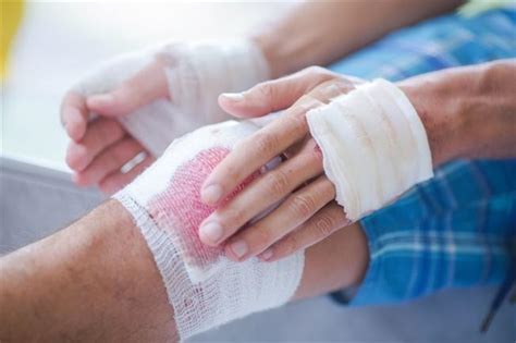 Blog – How to treat severe bleeding | Main Line Health