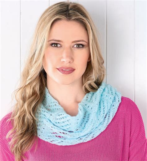 Beginner’s lacy cowl | Knitting Patterns | Let's Knit Magazine | Cowl knitting pattern, Snood ...