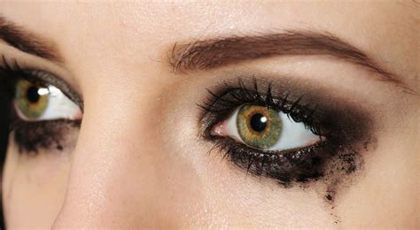 The Reason Your Mascara Is Smudging May Not Be What You Think - This Is ...