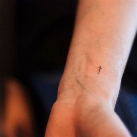 Cool Small Tattoos For Guys: 30+ Beautiful Tiny Tattoo Ideas