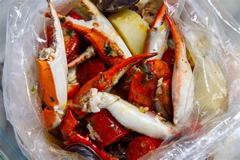 The BEST Crab Boil Recipe (In 10 Simple Steps!) - Oh So Foodie