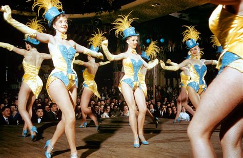 Amazing Color Photos of Cabaret Dancers at the Moulin Rouge in the late ...