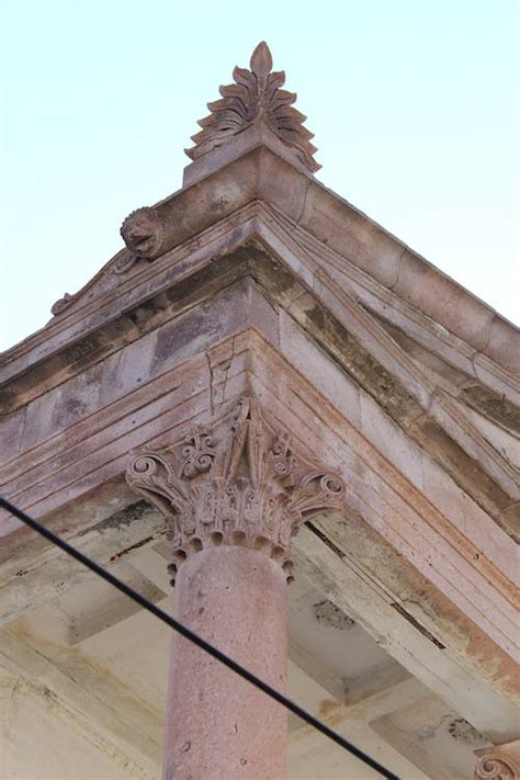 Column and the Roof of a Building in the Roman Architecture Style · Free Stock Photo