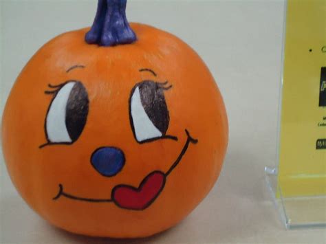 The cute girly pumpkin | Pumpkin halloween decorations, Creative ...