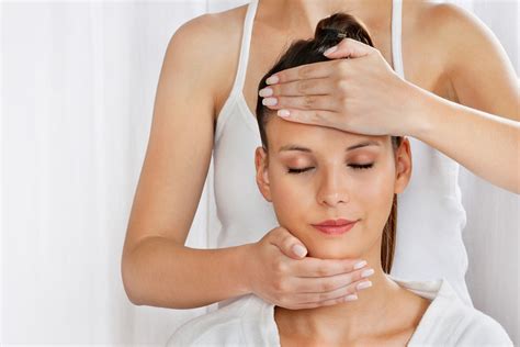 Soothe tension headaches with a head massage - Urban Blog