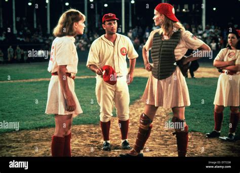 LORI PETTY TOM HANKS GEENA DAVIS A LEAGUE OF THEIR OWN (1992 Stock Photo: 66538172 - Alamy