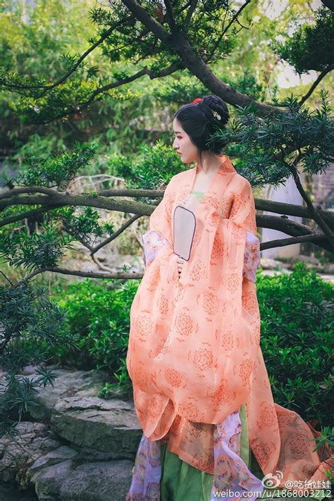 changan-moon: Traditional Chinese clothes, hanfu. Photography by 吃货娃娃