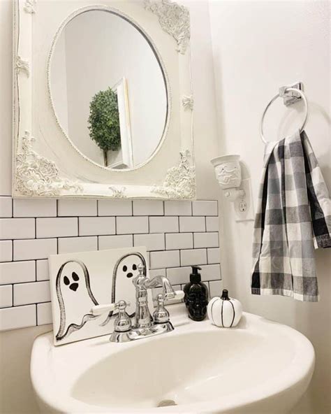 20 Of The Best Halloween Bathroom Décor Ideas - homedude