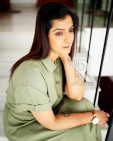 Varalaxmi Sarathkumar Latest Photoshoot Pictures | RITZ