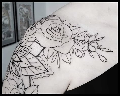 Top 51 Best Rose Shoulder Tattoo Ideas - [2021 Inspiration Guide]