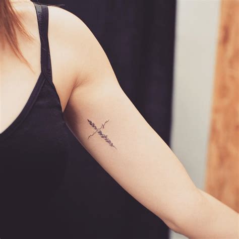 25 Cute Small Feminine Tattoos for Women 2024 - Tiny Meaningful Tattoos - Pretty Designs