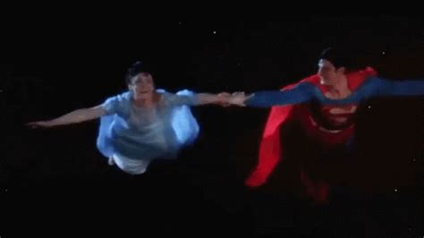 Superman Flying With Lois - Superman GIF - Superman ClarkKent LoisLane - Discover & Share GIFs