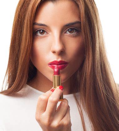 5 Best (and Worst) Lipstick Shades for Making Your Teeth Look Whiter