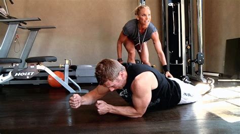 8 moves to a celebrity 8 pack. This was the workout Bradley Cooper uses | Abs workout video, Abs ...