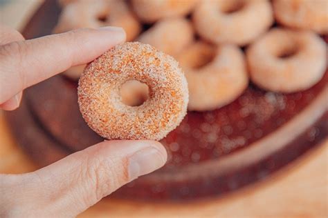 Mini Donut Recipe // Baked Pumpkin Spice Mini Donuts » Lovely Indeed