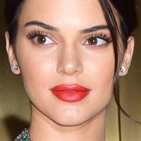 Kendall Jenner Red Lipstick Makeup | Lipstutorial.org