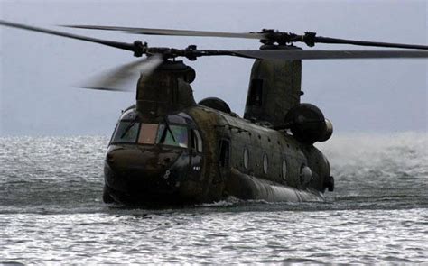 Landing... | Chinook helicopters, Aircraft, Military aircraft