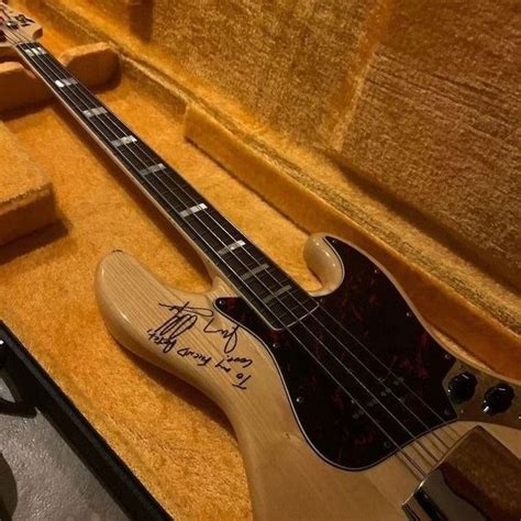 Elvis Presley - Matsumoku bass signed by Elvis' bass player - Catawiki