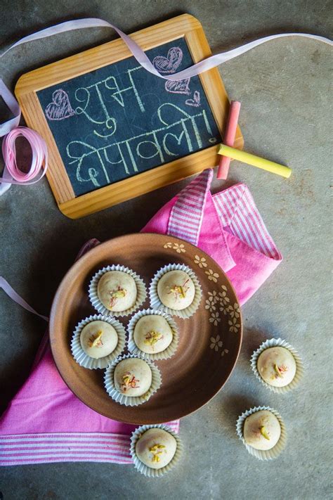 Malai Laddu Indian Dessert Recipes, Indian Sweets, Sweets Photography, Ice Cream Candy, Creamed ...