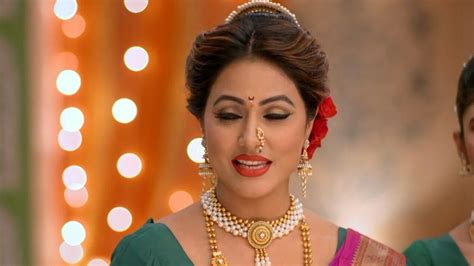 Pin by Kamil Khan on A Yrkkh | Hair style on saree, Drop earrings, Statement necklace