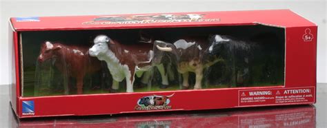 Murdoch's – New Ray Toys - Country Life 1:18 Scale Ranch Cow Set - Assorted