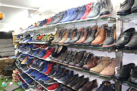 wholesale shoes market in delhi | cheapest price shoes | starting 140 only chandni chowk – Sab ...