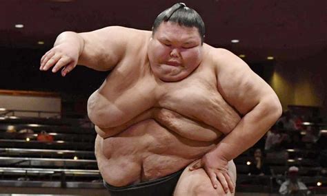 Biggest Sumo Wrestlers Ever - Who Makes It into Top 10 Heaviest