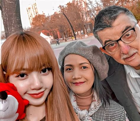 BLACKPINK Lisa Talks About Her Parents And Their Love: Deets Inside | IWMBuzz