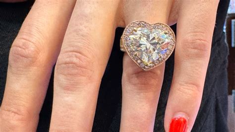 Vegas jeweler creates ring inspired by Taylor Swift, Travis Kelce | Fox 59