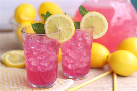 Hot PINK Lemonade Recipe- Natural Pink!