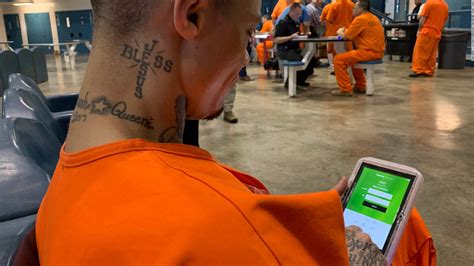 Inmates at Oklahoma prisons begin receiving computer tablets - CNN