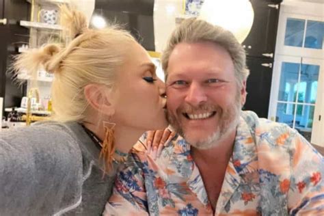 Power Couple Blake Shelton And Gwen Stefani Share A Kiss And Embrace ...