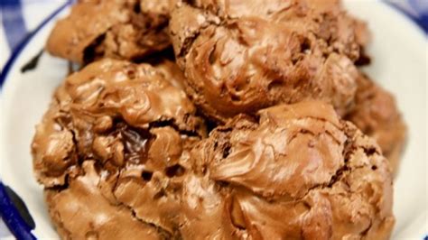 Chocolate Volcano Cookies (Flourless Chocolate Cookies Recipe) - Miss in the Kitchen