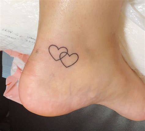 Deux coeurs tatouage #heart #hearttattoo #tinytattoo #smalltat #ankletattoo #tattoo | Tattoos ...