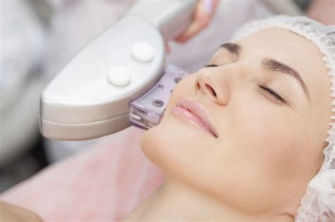 Medical facial Vs Spa Facial: 3 Reasons Why Medical facial is better?