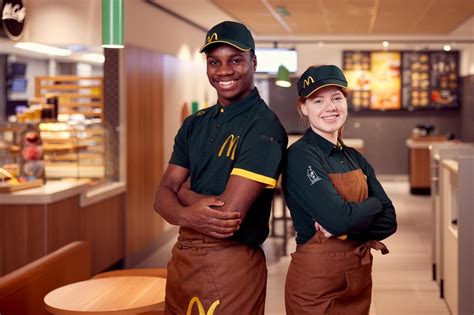 Nieuwe outfits voor 20.000 medewerkers McDonald’s