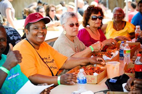 Visit Lake Charles, LA: Eating Boiled Crawfish