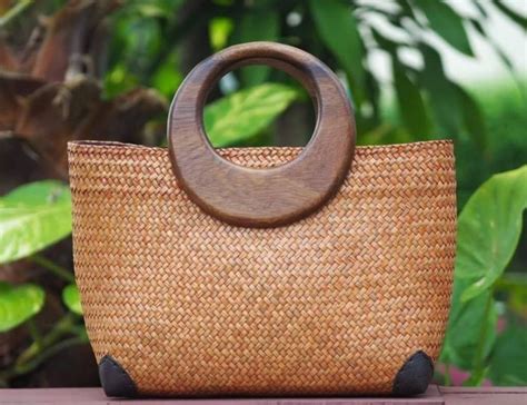 Wicker Bags, Rattan Bag, Eco Friendly Fashion, Crochet Handbags, Fashion Brands, Beach Bag ...