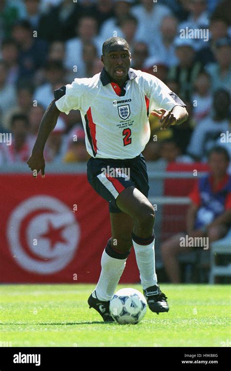 SOL CAMPBELL ENGLAND & TOTTENHAM HOTSPUR FC 15 June 1998 Stock Photo - Alamy