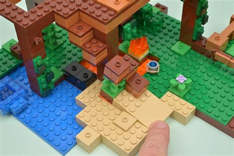 LEGO 21125 The Jungle Tree House review | Brickset