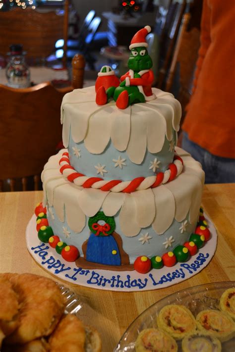 Lacey's Grinch cake! | Christmas cake, Xmas cake, Grinch cake