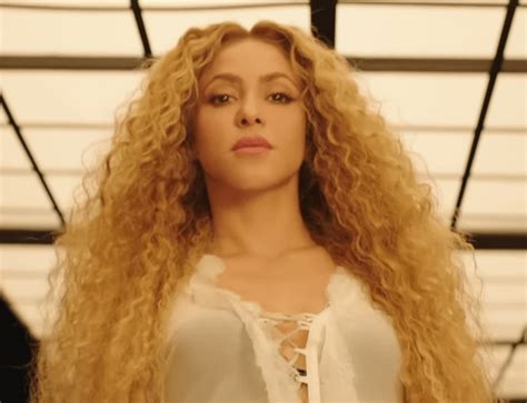 Shakira looking stunning in El Jefe : r/Shakira_Fap