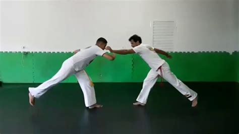 Capoeira Tutorial - Movimentação na Ginga (Saída Lateral) parte:2 - Mestre Ganso - YouTube